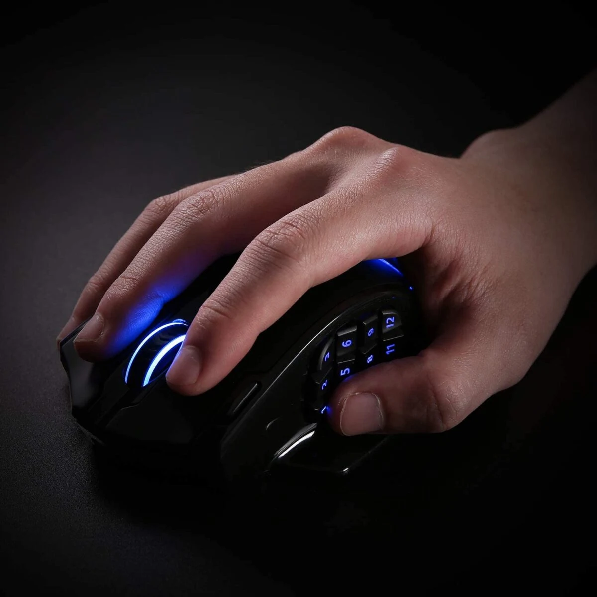 تصميم مريح مع إضاءة RGB في Redragon M913