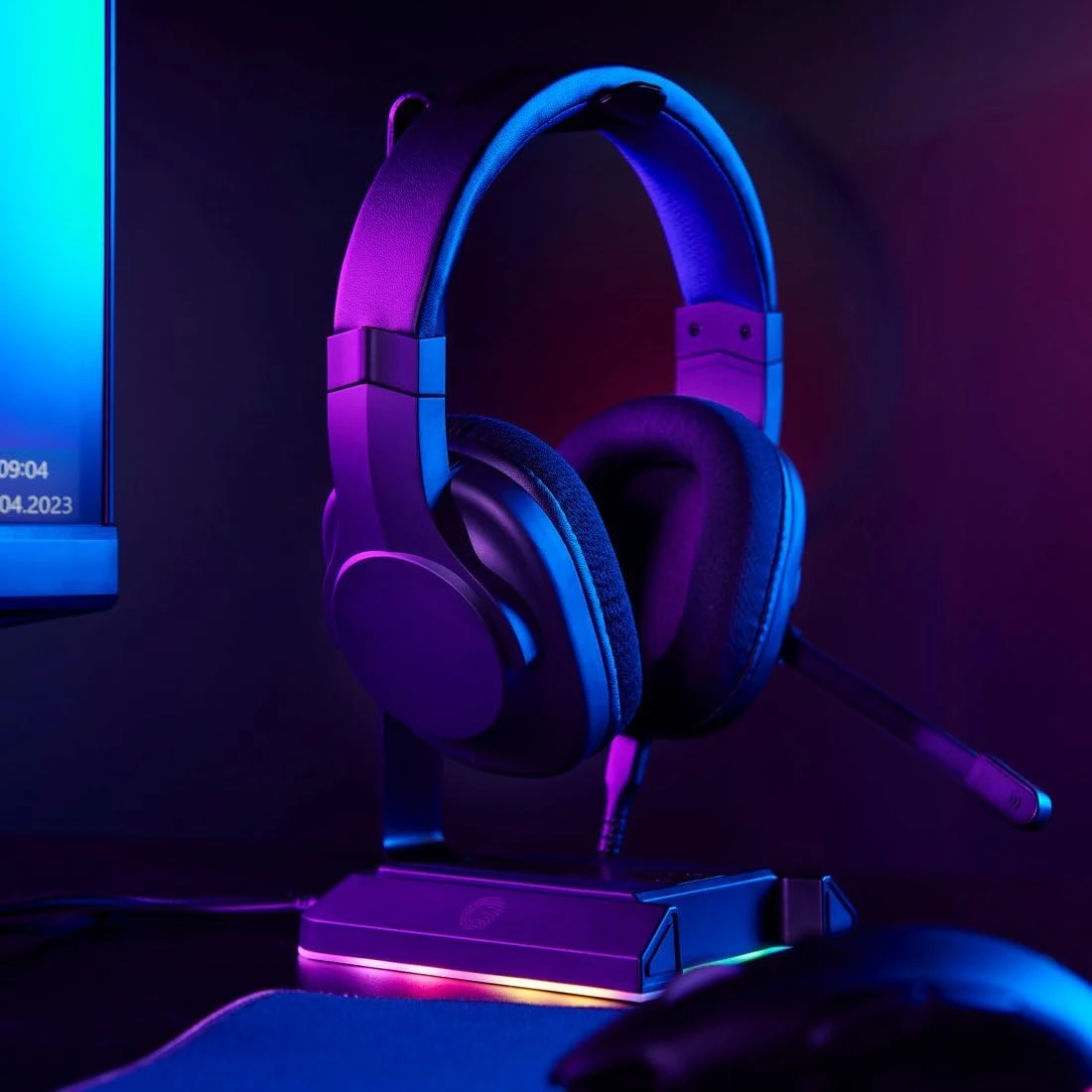 Front design of the uRage SoundZ 100 black gaming headset