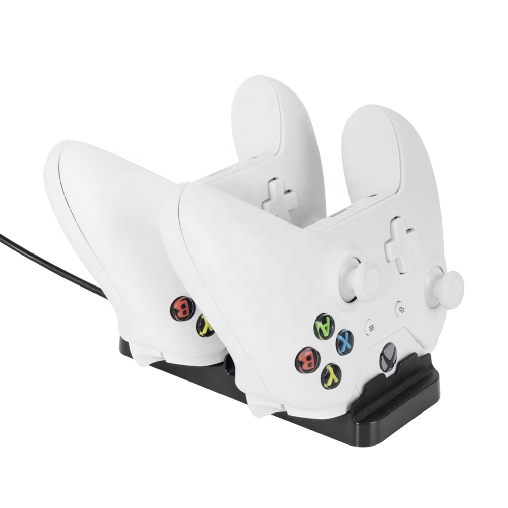DOBE TYX-532X charging two Xbox controllers