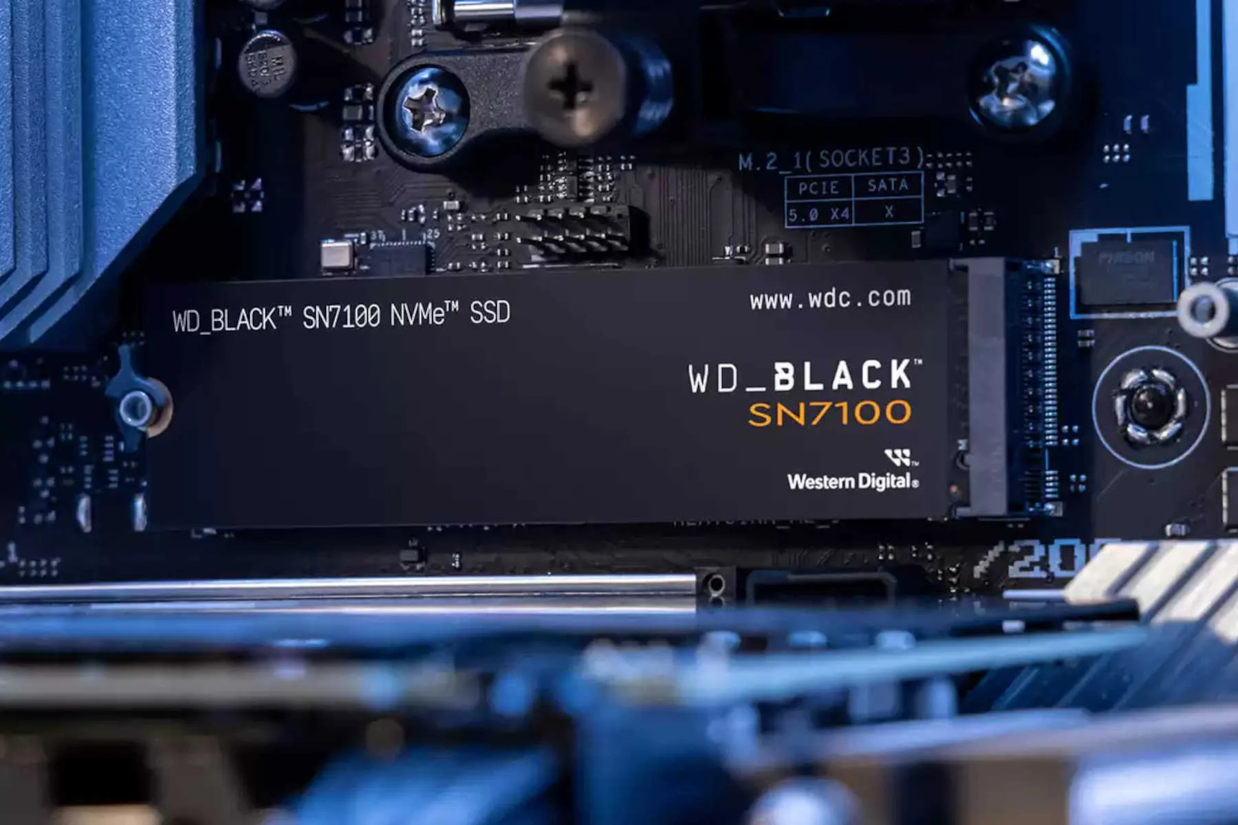 Western Digital WD_BLACK SN7100 NVMe SSD 2TB + Heatsink for PS5