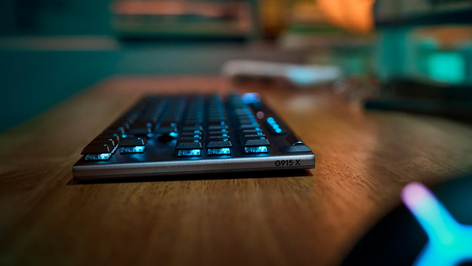 لوحة مفاتيح لوجيتك G915 X لايت سبيد اللاسلكية للألعاب