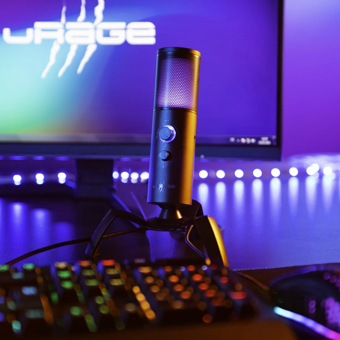 uRage Stream 750 HD headphone output and USB-C connection