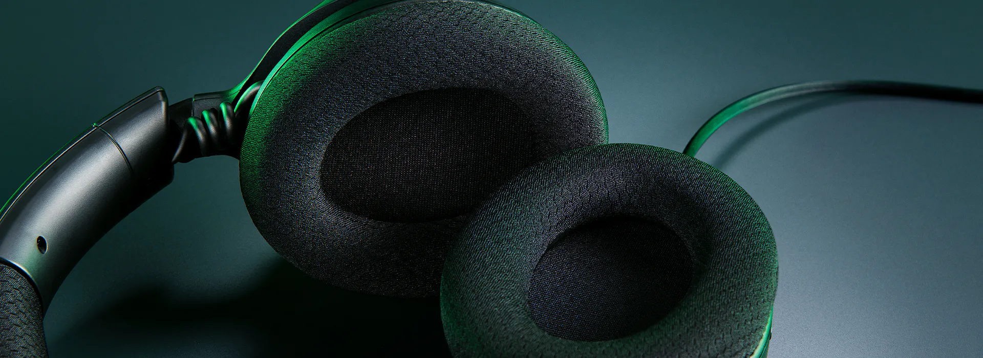Razer Kraken V4 X hybrid fabric memory foam cushions