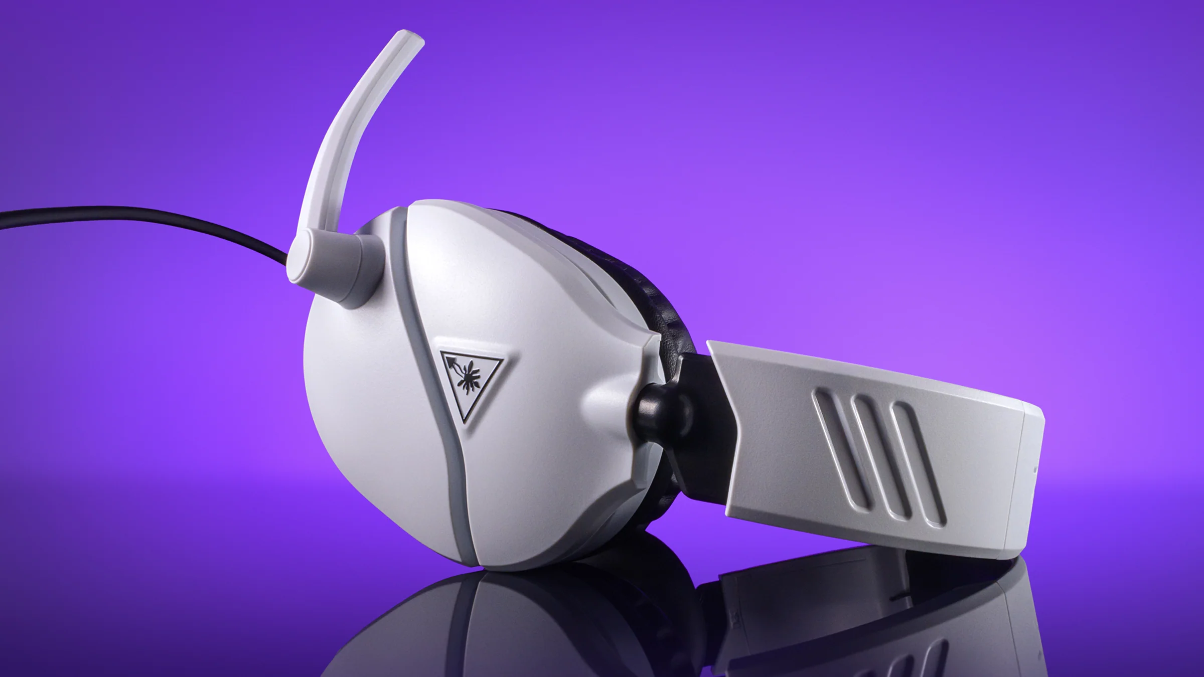 Turtle Beach ريكون 70 لون أبيض على مكتب ألعاب