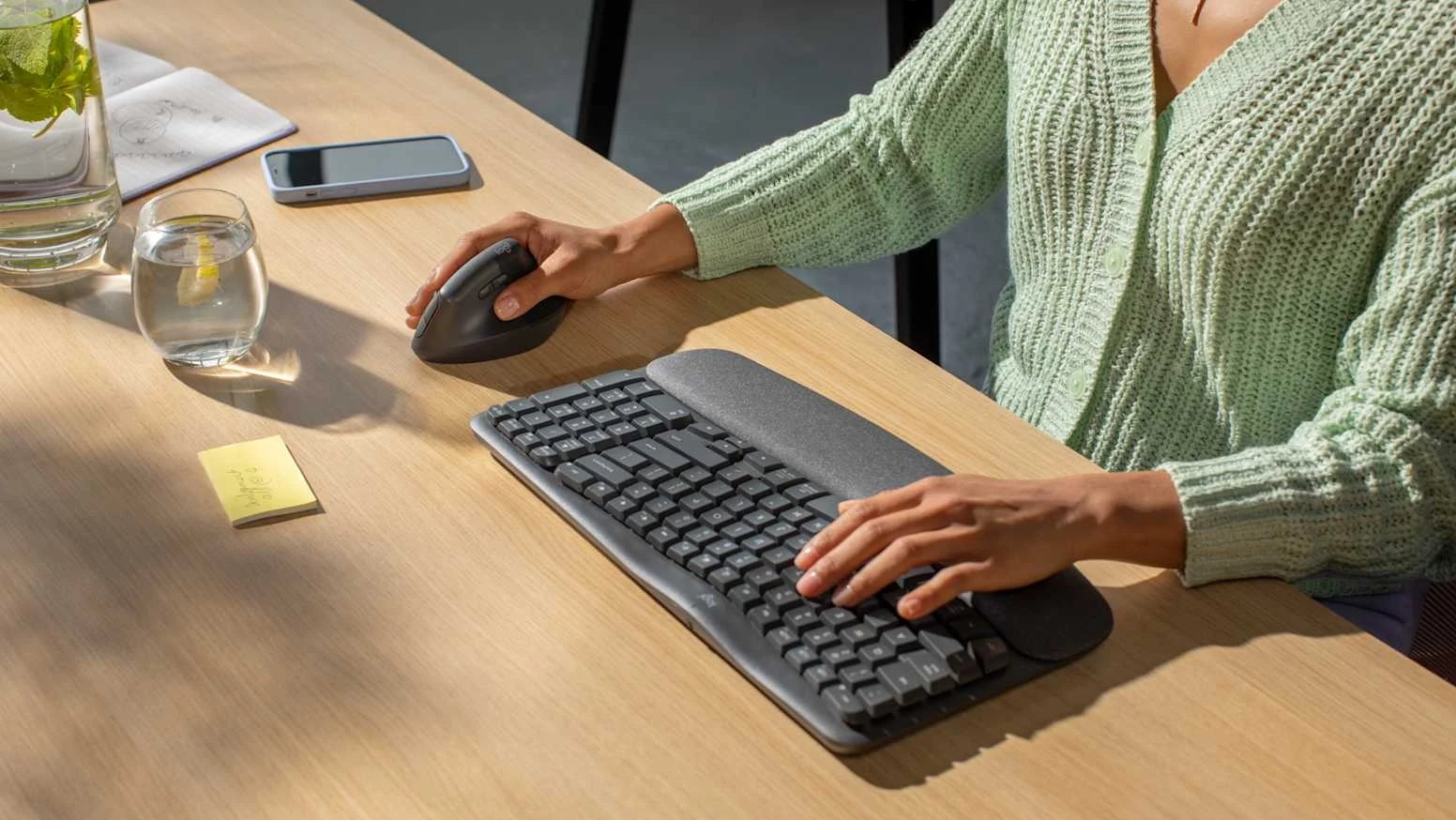 Logitech Lift Vertical Ergonomic Wireless Mouse - Graphite