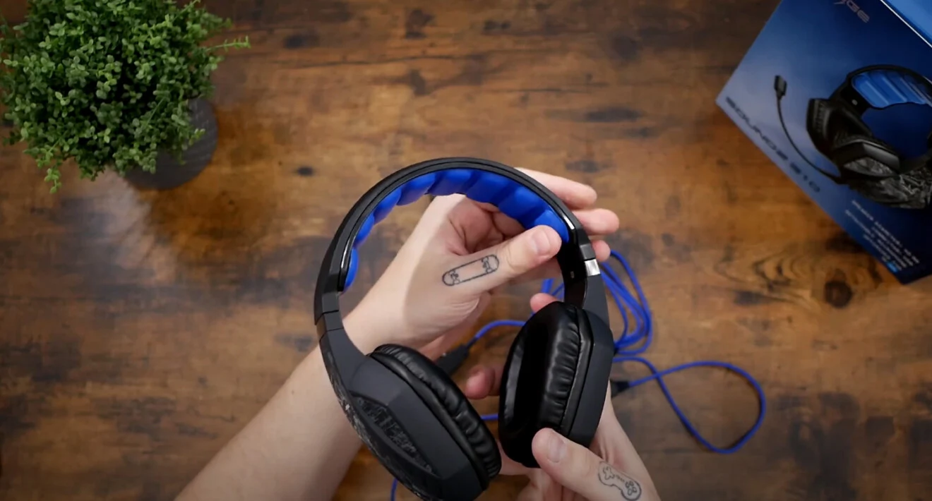 Front view of the uRage SoundZ 310 USB gaming headset