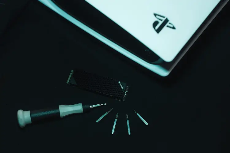 Vi7000G SSD داخلي مع مخفض حرارة من فيرباتم لجهاز بلايستيشن 5 - 1 تيرا بايت  للبيع في مصر من خلال Games2Egypt